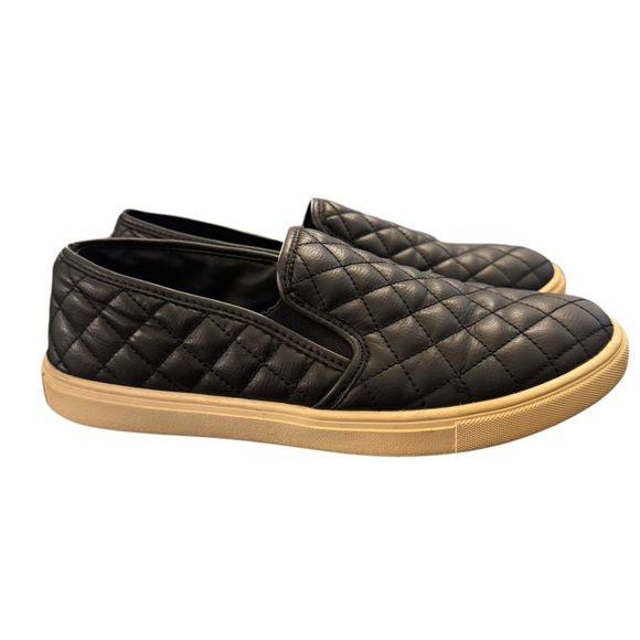 Steve Madden Quilted Black Slip-On Sneakers size 9 - Picture 3 of 8